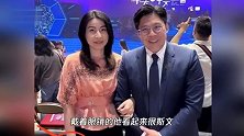霍启刚出席颁奖礼，郭晶晶在台下拍照好恩爱，依然用5毛钱发圈