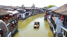 上海最知名的古镇，已有千余年历史，如今免费开放成旅游景区