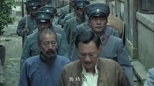 鲁耀轩找到带着鲁正准备分财宝，刘清扬却正好赶到通知他们去参加军事会以