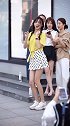 男生看美女先看脸，女生先看腿，是这样吗？
