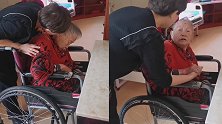 95岁老奶奶轮椅上打盹，一唱军歌立马精神抖擞