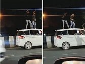 印度两名青年在繁忙公路上站车顶跳舞 视频走红后被交警罚款
