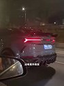 球迷路上拍豪车车主，结果竟是巴尔科拉