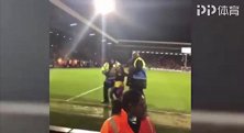 J罗迷妹闯进球场吓坏保安 彪形大汉追逐15秒才将她生擒