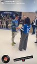幸福！赛后居莱尔女友为他送来蛋糕庆祝生日