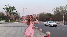 我从不打玻尿酸我从不打瘦脸针我从不做鼻子你活得那么粗糙还满脸骄傲那你拍照怎么还要p图呢 ？