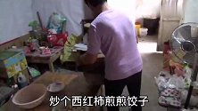 方和小硕在家陪二老，奶奶变着花样给做饭，孩子吃好再累也开心