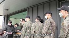 韩国男兵械斗女上尉，抄起兵工铲一顿猛敲，事发原因意想不到