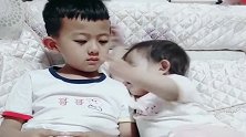 妹妹为哥哥打抱不平挨教训，兄妹俩抱一起哭的模样，真是太可怜了