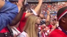 女足世界杯上的美国男球迷！尖叫捂脸 哭得像个姑娘