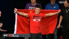 UFC格斗之夜155称重仪式 刘平原身披国旗亮相自信满满