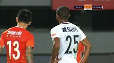 姜至鹏角球落点精准 人和禁区乱作一团皮球中横梁
