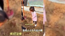 颖儿带女儿挖红薯，6岁小月亮正脸罕曝光，像极付辛博颜值出众