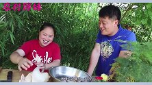 胖妹给大洋炖老母鸡汤，把鸡屁股给大洋留着啃，果真是亲媳妇