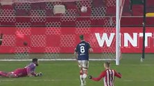 第64分钟布伦特福德球员戈多斯进球 布伦特福德2-1米德尔斯堡