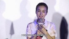 有自信后的吴昕真惊艳，穿裹身亮片吊带连衣裙，曲线明显秀身材
