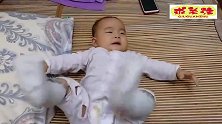 这个宝宝火了，撒泼打滚要妈妈抱着去溜溜，真是个磨人的小妖精！