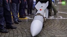 意警方突袭尤文极端球迷组织 缴获大量武器+空对空导弹