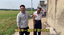 农村木匠好手艺，老桌子重新刷漆，色泽均匀又亮堂，立马焕然一新