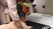 家里买了跑步机后，宝宝每天都是这样的，让人哭笑不得！