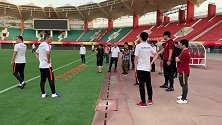 盘外招？航海体育场赛前无浇水 卡帅大为不满