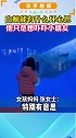 白鲸能有什么坏心思呢？它只是想和你打个招呼！当白鲸在小朋友眼前突然张嘴  奇妙的动物