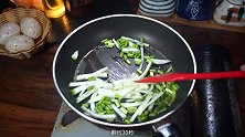 蒜苔和什么菜可以搭配一起炒，蒜苔可以和丝瓜搭配一起炒