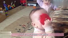 叔叔要拿走宝宝的儿童座椅，接下来宝宝的举动，笑翻了众人！