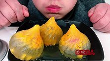 吃冰冻百香果空心包子，听脆脆的声音与喝水声！