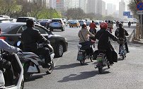 电动车出新规，摩托车也被限制，百姓出行成难题，专家建议惹众怒