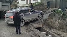 大哥你不配开四驱车，这都上不去，太打脸了