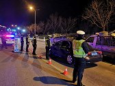 为什么交警不检查每辆车？记住这几点，交警根本懒得理你！