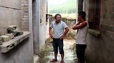 小邓打算给新基地接水管，今天叫老板过来看下，以后用水就方便了