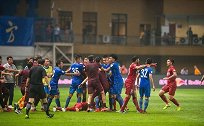 中国足球奇葩行为之格斗 天下第一武道会中国绿茵场