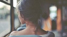 该不该嫁？因未婚夫带自己打拼车 上海女子感觉委屈欲退婚