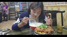 秋妹儿下馆子，一盘粉蒸肉，吃了5碗饭，吃得真过瘾(1)