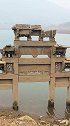 湖北大冶石家堍水库枯水期惊现一座200多年历史的节孝坊
