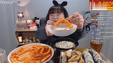 韩国胖妞吃年糕乌冬面，嗞溜一吸吃了小半碗