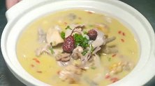 舌尖上的美食”猪肚鸡火锅“，浓郁的味道，让人回味无穷