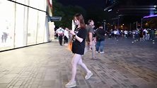 别再穿打底裤了，2020秋季流行这样穿，洋气又显瘦！