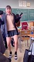 日本高中生，很活泼嘛！
