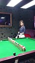 打花式台球的小姐姐，这一干力道真大，还好最后成功了！