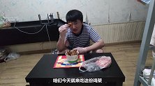 12元一份麻辣鸡架,小胖吃出牛排感觉,鸡架吃起来嘎嘎香美的很