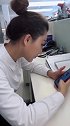 公司的前台小姐姐，被男同事说的一文不值，这还嫁的出去吗