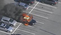 美国：一司机在车内抽烟时使用洗手液，发生火灾烧毁车辆