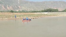 甘肃一家4口河边游玩发生溺水 救援队15次搜索发现一具遗体