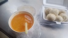 小米粥简称养胃粥每天喝一点对胃粘膜有修复作用。