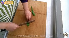 包菜加鸡蛋营养丰富，就算没有肉，吃着也香，上桌孩子一盘都不够