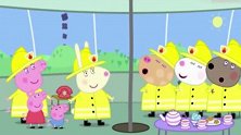 小猪佩奇：爸爸们的烧烤炉着火了，消防战士开消防车去救火！