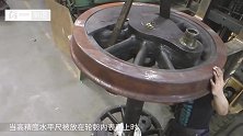 实拍蒸汽机车轮胎修理过程，网友：得亏蒸汽机车被淘汰了！